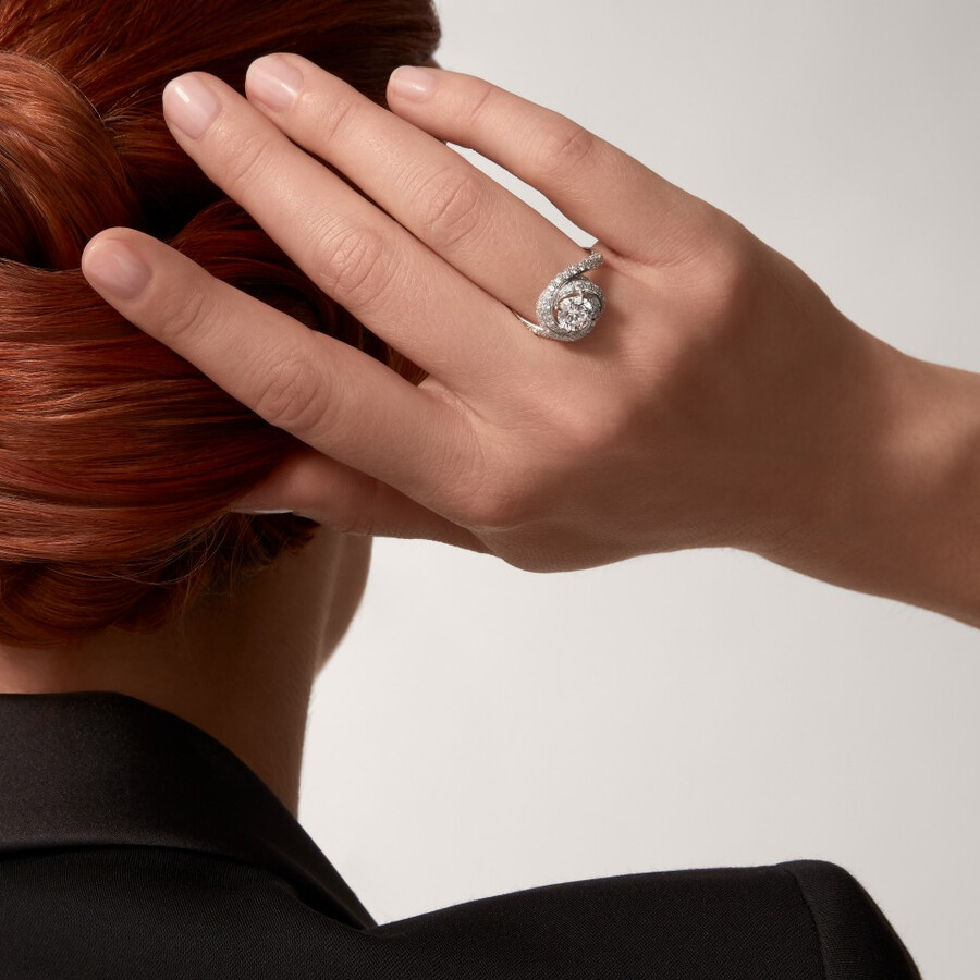 trinity ruban solitaire brilliant-cut diamond paved