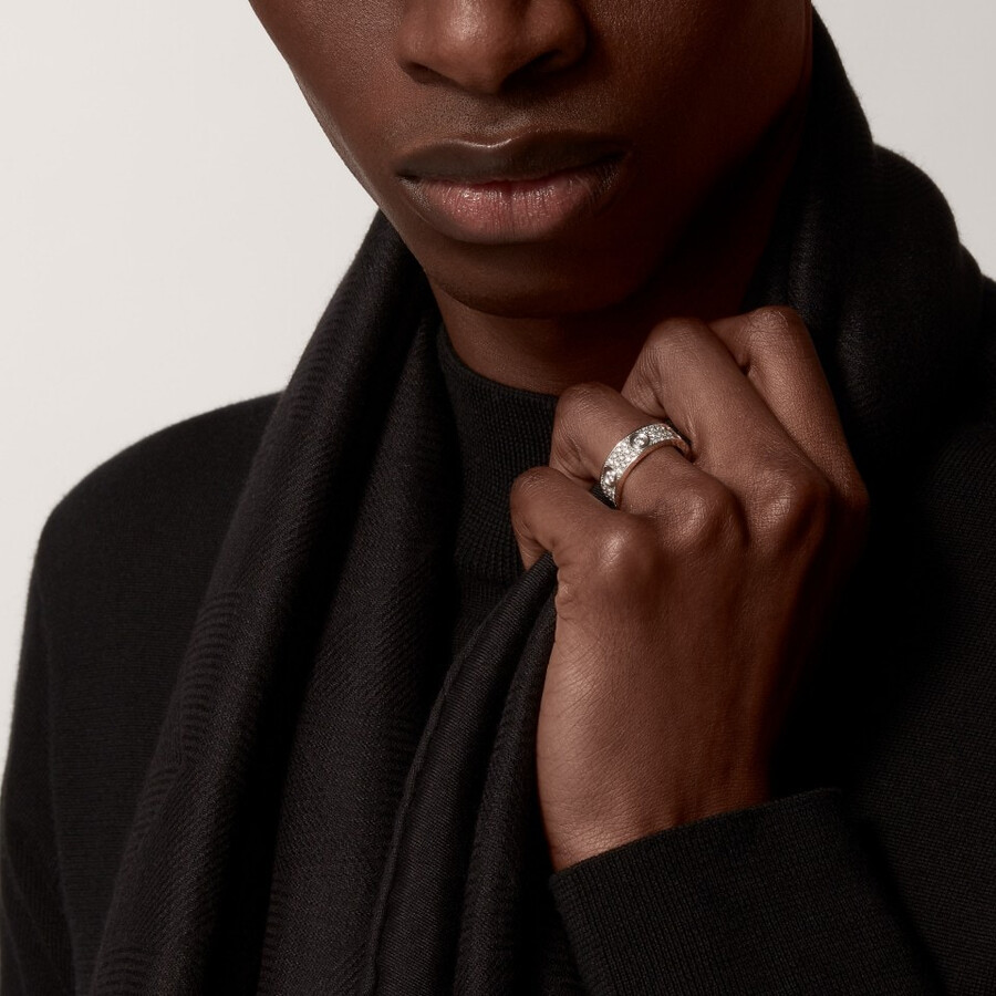 love ring classic model paved 6 diamonds