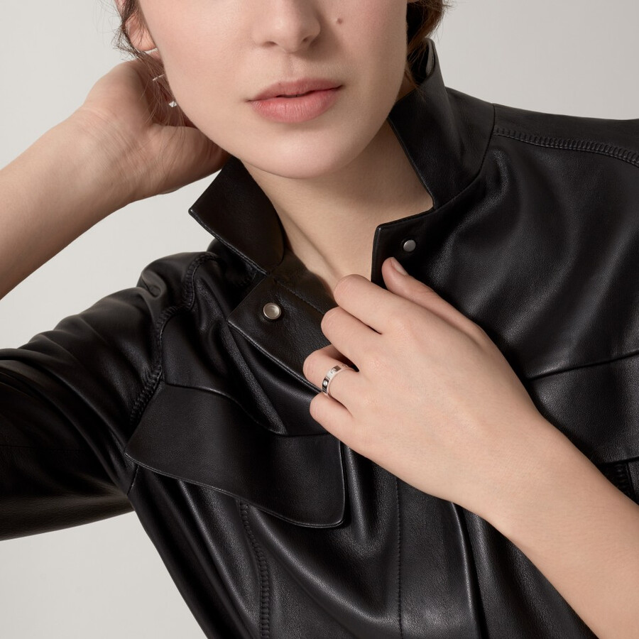 love ring small model 1 diamond
