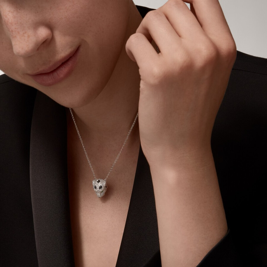 panthère de cartier pendant paved