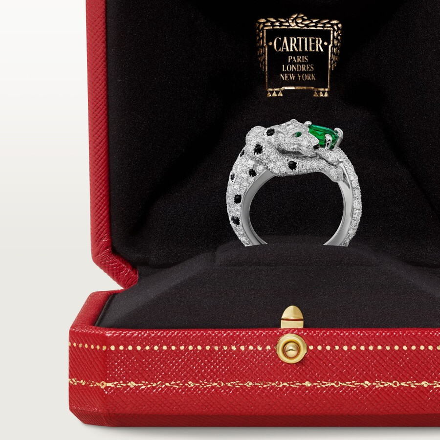 panthère de cartier ring cushion-cut emerald paved