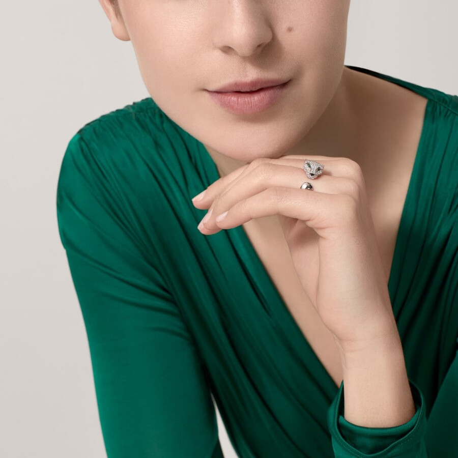 panthère de cartier ring medium model paved