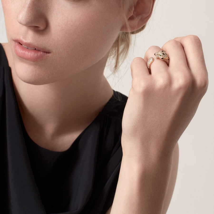 panthère de cartier ring medium model half-paved