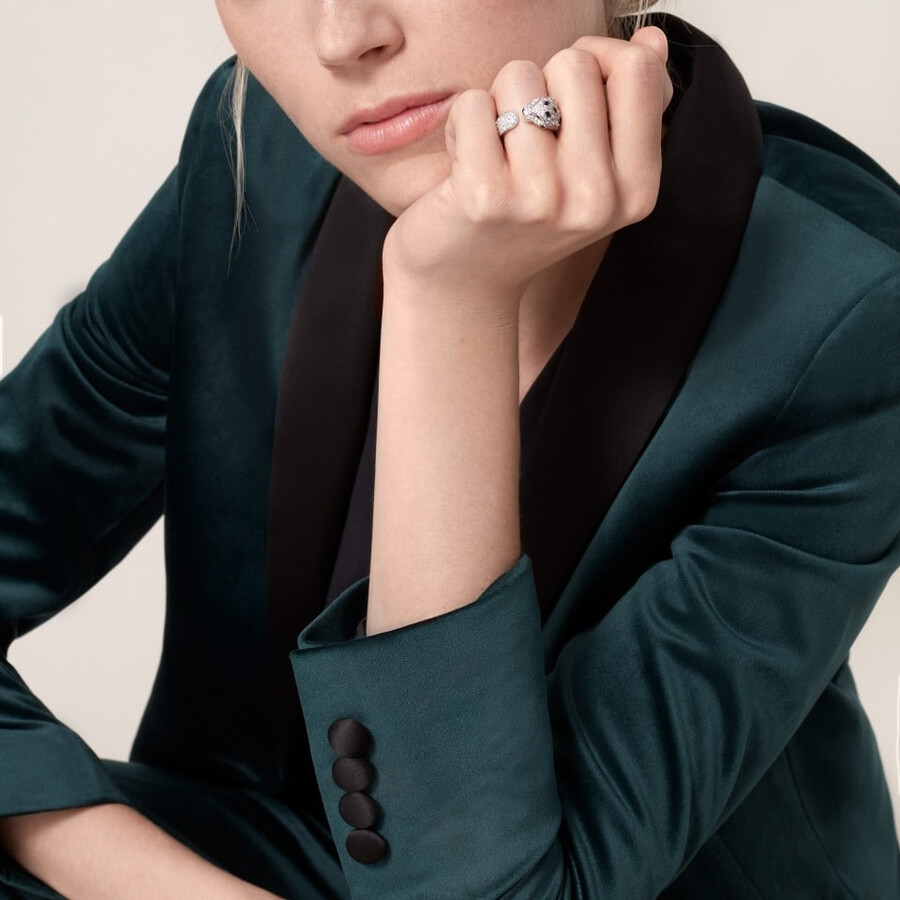 panthère de cartier ring medium model half-paved