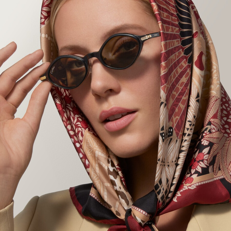 90 scarf woman with a panther
