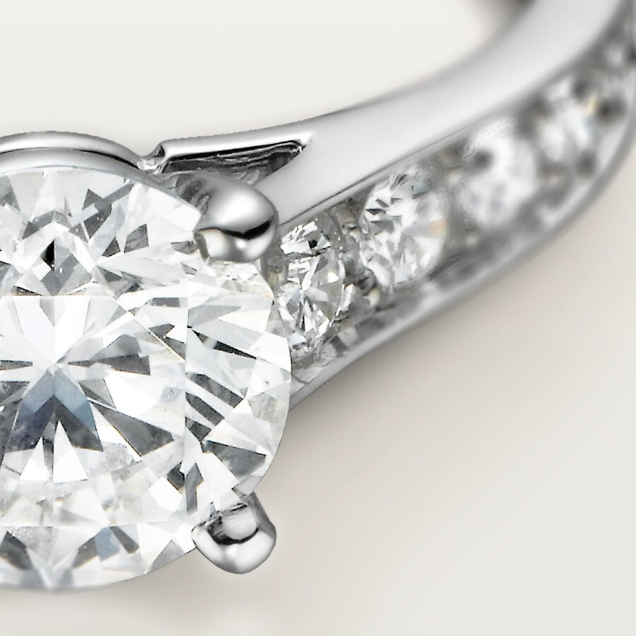 1895 solitaire brilliant-cut diamond paved