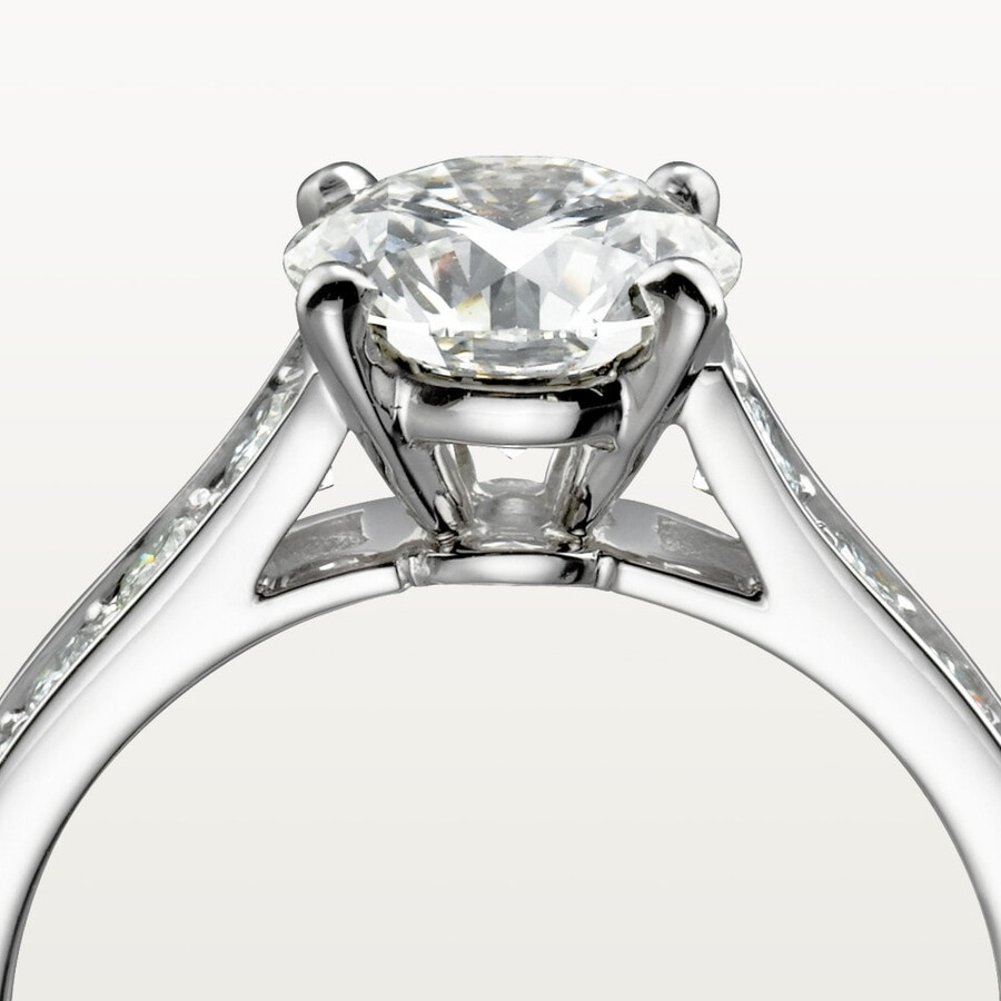 1895 solitaire brilliant-cut diamond paved