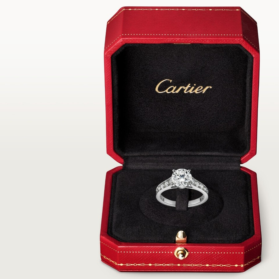 1895 solitaire brilliant-cut diamond paved