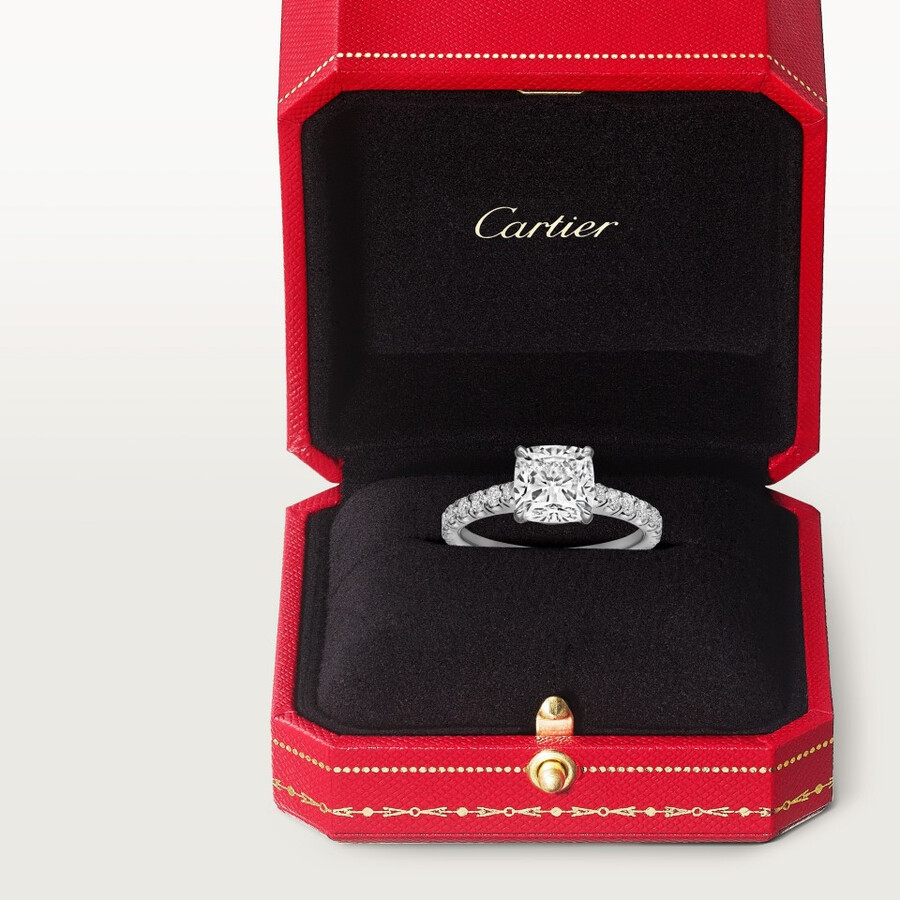 1895 solitaire cushion-cut diamond paved