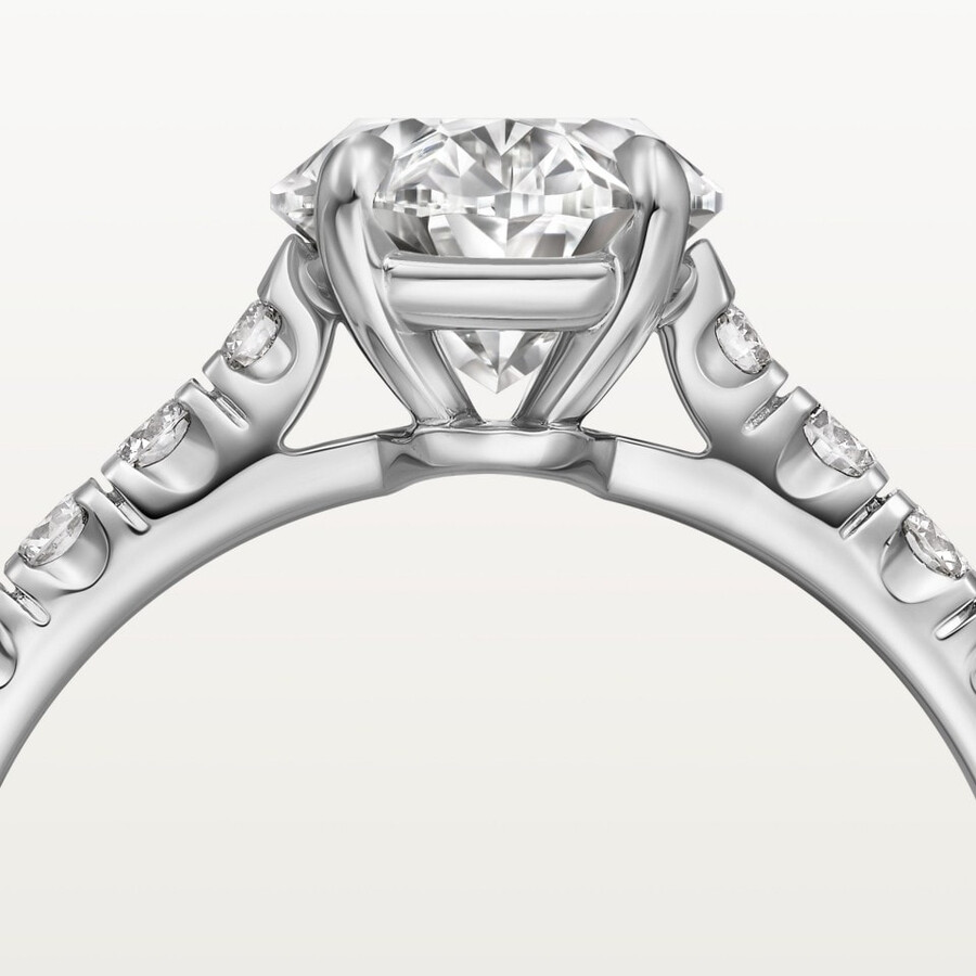 1895 solitaire oval-cut diamond paved