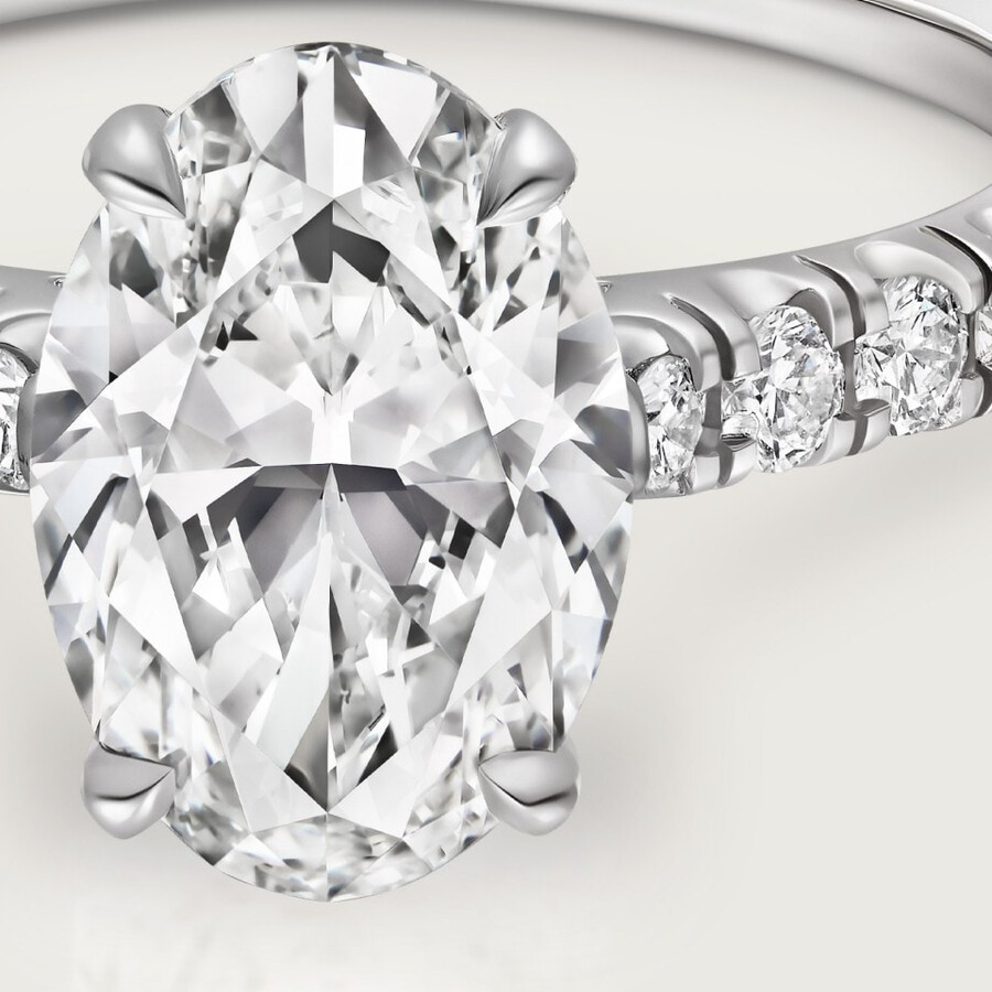 1895 solitaire oval-cut diamond paved